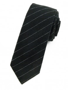 Cravate noire à fines rayures