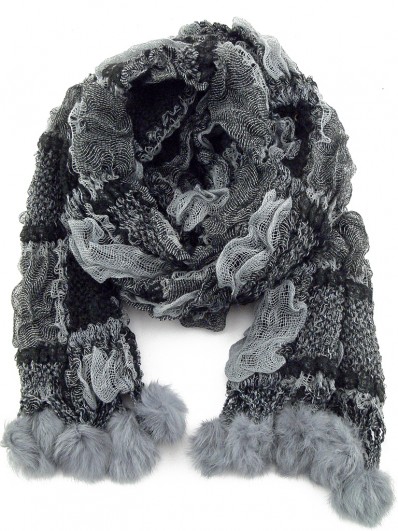 Écharpe tricotée grise et noire