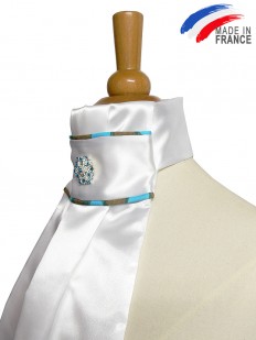 Cravate de dressage perlée